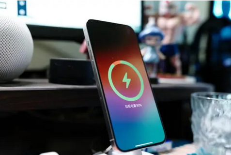 武城苹果15换屏服务分享用什么充电器给iPhone15充电更好 